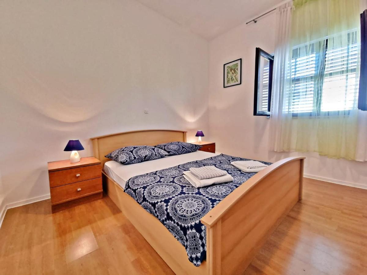 Apartman Irena With Terase End Private Parking Donji Okrug (Ciovo) Exterior foto