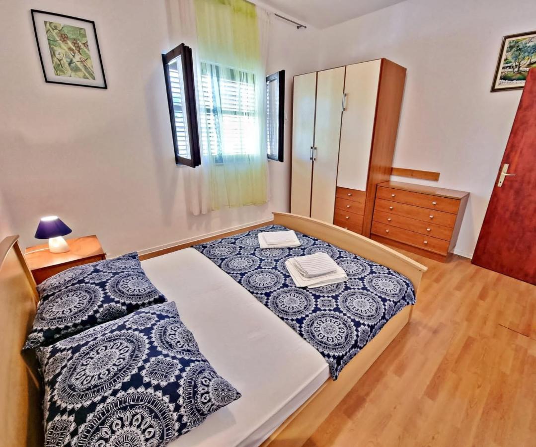 Apartman Irena With Terase End Private Parking Donji Okrug (Ciovo) Exterior foto