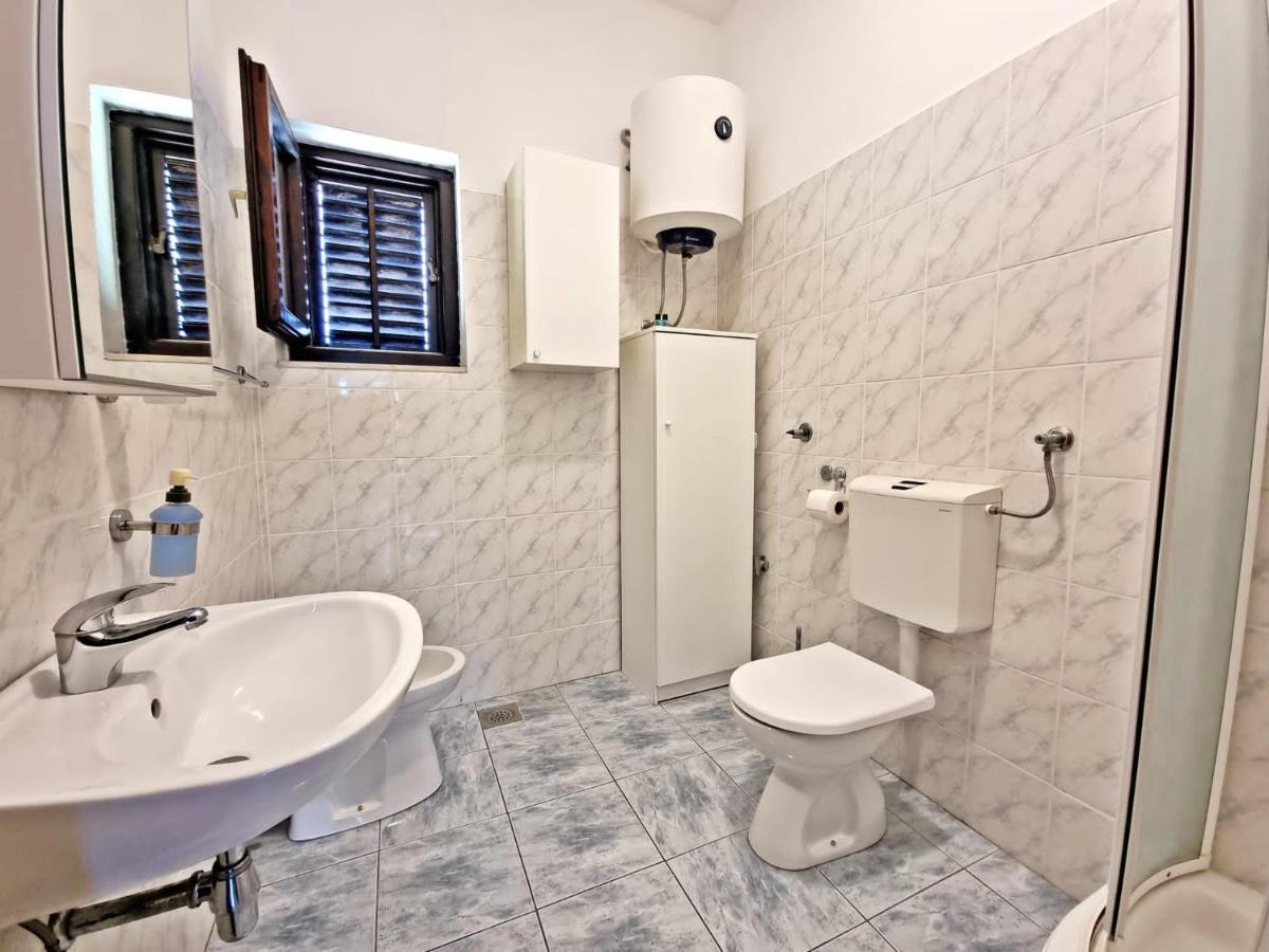 Apartman Irena With Terase End Private Parking Donji Okrug (Ciovo) Exterior foto